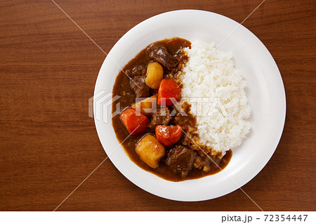 カレー　カレーライス　ビーフカレー 72354447