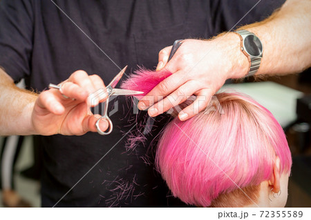 Hairdresser cutting short pink hair Hairdresser cutting short pink hair 72355589