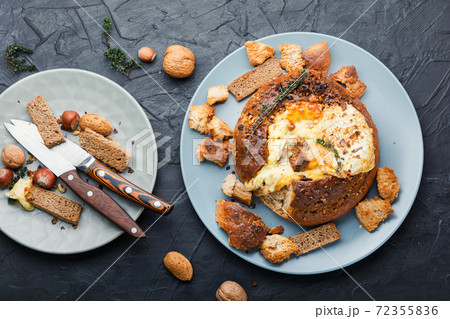 Baked camembert cheese 72355836