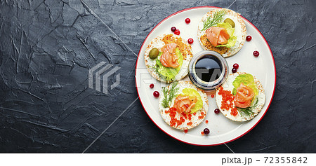 Smoked salmon toast Smoked salmon toast 72355842