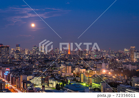 《東京都》東京都市夜景・満月の夜 《東京都》東京都市夜景・満月の夜 72356011