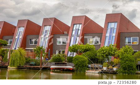 Waterfront houses with vertical gardens Waterfront houses with vertical gardens 72356280