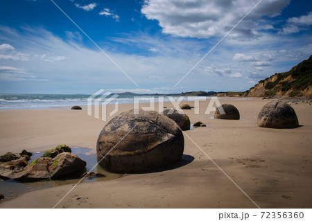Moeraki boulders geological phenomena Moeraki boulders geological phenomena 72356360