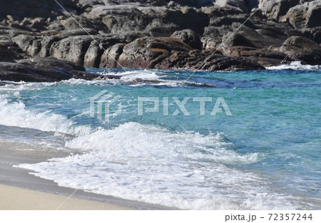 エメラルドグリーンの美しい屋久島の海 エメラルドグリーンの美しい屋久島の海 72357244