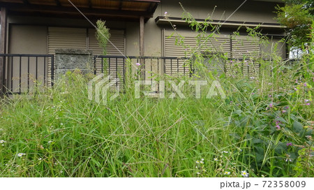 日本の社会問題を一つである空き家の増加・固定資産税・持ち主不明の空き家増加・荒れ放題の家・空き家増 72358009