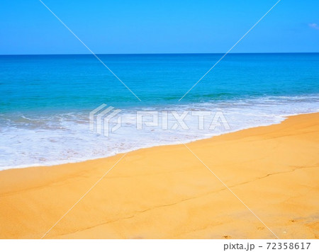 真夏の美しい海と砂浜 タイプーケット島 真夏の美しい海と砂浜 タイプーケット島 72358617