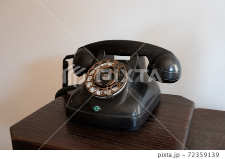 昭和のレトロな電話機 72359139