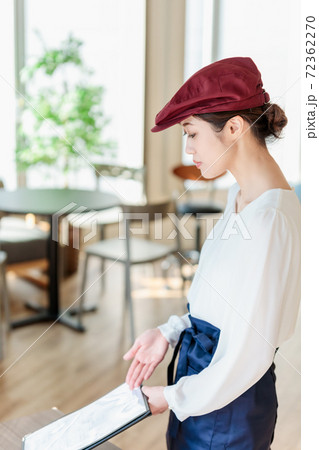 レストラン カフェ ウェイトレスのイメージ レストラン カフェ ウェイトレスのイメージ 72362270