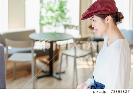 レストラン カフェ ウェイトレスのイメージ レストラン カフェ ウェイトレスのイメージ 72362327