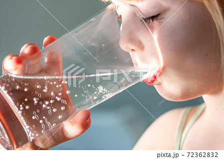 Little girl drinking a fresh glass of water 72362832