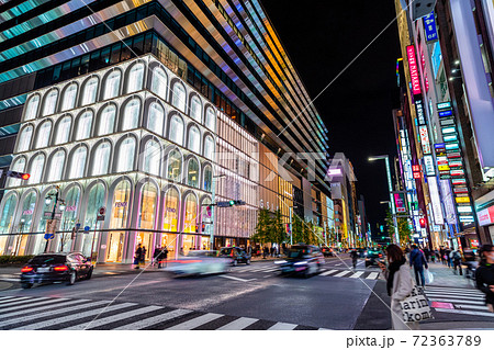 東京 夜の銀座五丁目交差点 東京 夜の銀座五丁目交差点 72363789