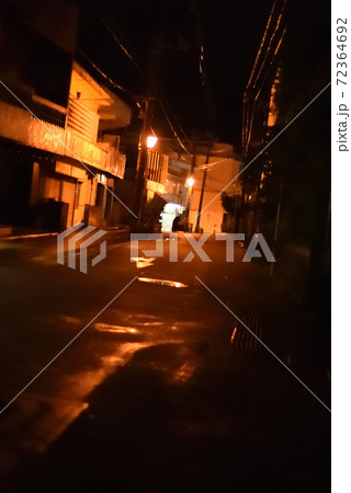 宮古島／夜の西里通り 72364692