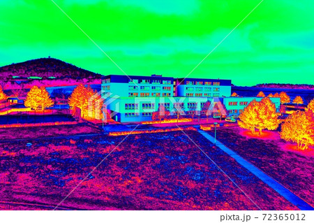Flat house in cold surrounding scan. Thermal color spectre scale. Infra or thermography photo Flat house in cold surrounding scan. Thermal color spectre scale. Infra or thermography photo 72365012