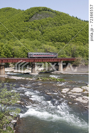 夏景色を行く石北本線 石北線 普通列車 夏景色を行く石北本線 石北線 普通列車 72366557