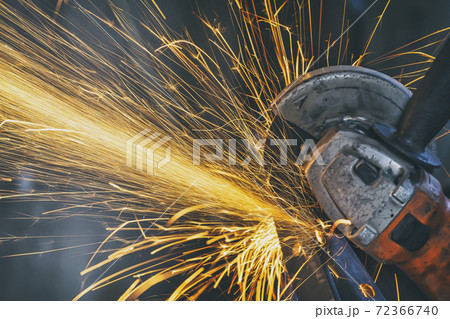 Cutting metal with angle grinder Cutting metal with angle grinder 72366740