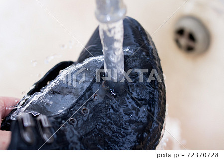 Brush for cleaning shoes in hand and shoes 72370728