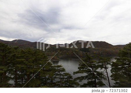 福島県裏磐梯, 秋の五色沼湖沼群, 桧原湖 72371302