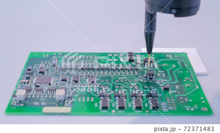 Automatic manipulator with dispenser needle during work with SMT pcb - close up 72371483