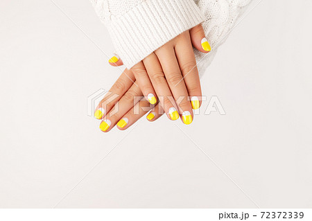 Manicure in trendy colors of 2021 72372339
