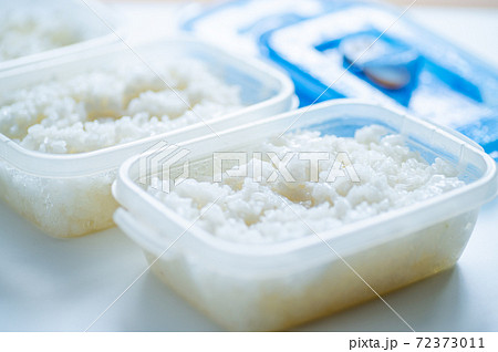 ご飯を小分けする 72373011