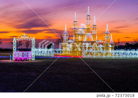 夕焼けとイルミネーション1 夕焼けとイルミネーション1 72373018