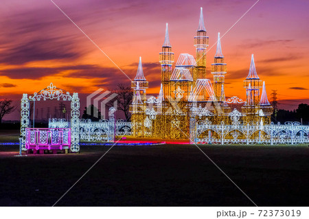 夕焼けとイルミネーション2 夕焼けとイルミネーション2 72373019