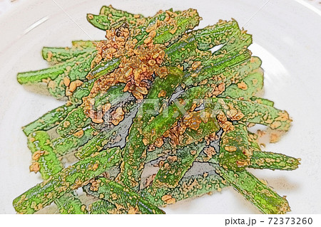 家庭的で素朴な自家製の「三度豆のゴマ和え」色鉛筆画風 72373260