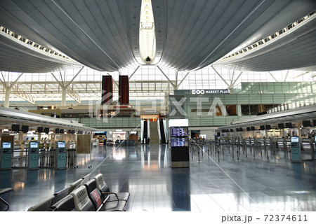 羽田空港 出発国際線ロビー 羽田空港 出発国際線ロビー 72374611