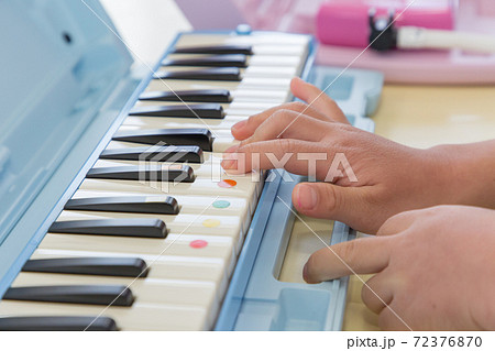 ピアニカの練習風景 ピアニカの練習風景 72376870