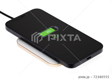 qi 非接触充電のイメージ 寄り画面有り qi 非接触充電のイメージ 寄り画面有り 72380555