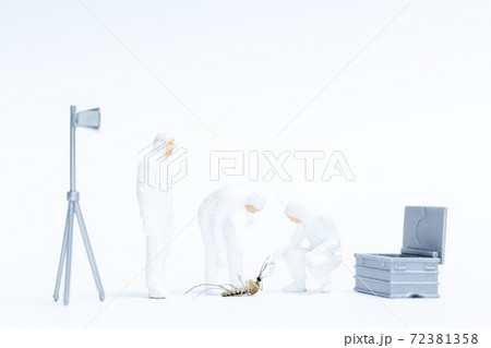 Miniature people , Scientist search for the cause of death in a mosquito 72381358