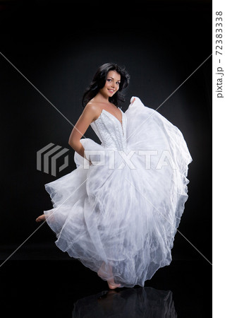 Young Bride 72383338