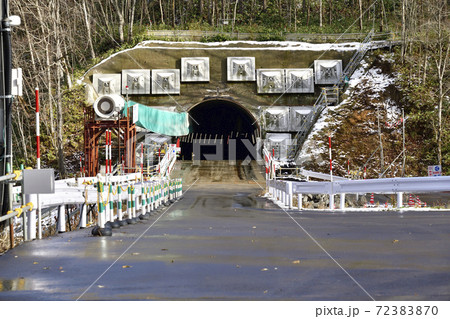 初冬の北海道八雲町落部で北海道新幹線渡島トンネル（上二股）の工事現場の風景を撮影 72383870
