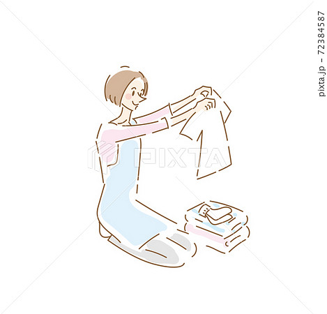 洗濯物をたたむ可愛い主婦のイラスト素材