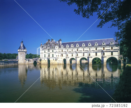 フランス　シエール川とシュノンソー城 72385192