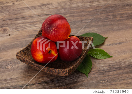 Sweet tasty ripe few nectarines Sweet tasty ripe few nectarines 72385946
