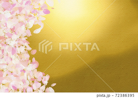 金和紙に桜柄の背景画像  72386395