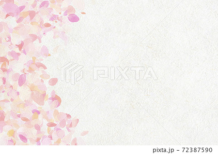 和紙と桃色の桜の花びらの和風背景 72387590