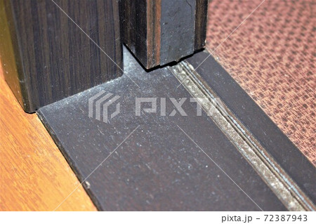 スライドドアの隙間の汚れ スライドドアの隙間の汚れ 72387943