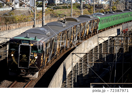 湖西線を走る113系普通電車8両 72387971