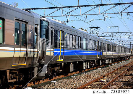 JR京都線を走る223系新快速Aシート編成 72387974