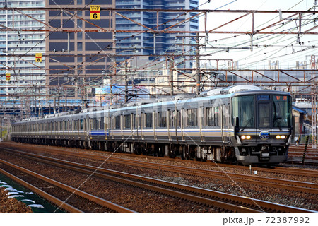 JR京都線を走る223系新快速Aシート編成 72387992