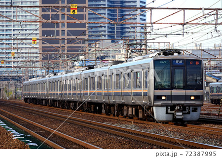 JR京都線を走る207系普通電車7両 JR京都線を走る207系普通電車7両 72387995