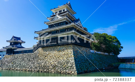 青空に映える中津城の天守閣 青空に映える中津城の天守閣 72388337