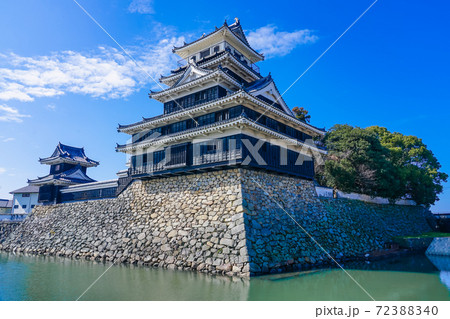 青空に映える中津城の天守閣 青空に映える中津城の天守閣 72388340