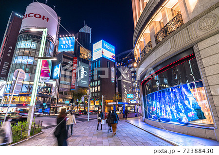 東京都 銀座の夜 繁華街の写真素材