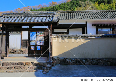 【岡山県】晴天下の高梁市武家屋敷 旧折井家 【岡山県】晴天下の高梁市武家屋敷 旧折井家 72389250