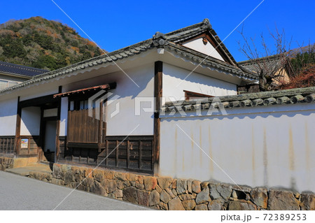 【岡山県】晴天下の高梁市武家屋敷 旧折井家 【岡山県】晴天下の高梁市武家屋敷 旧折井家 72389253