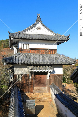 【岡山県】快晴下の備中松山城　二重櫓 72389267