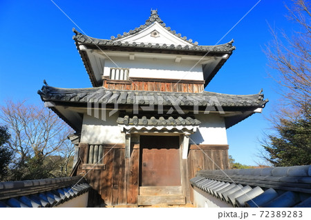 【岡山県】快晴下の備中松山城　二重櫓 72389283